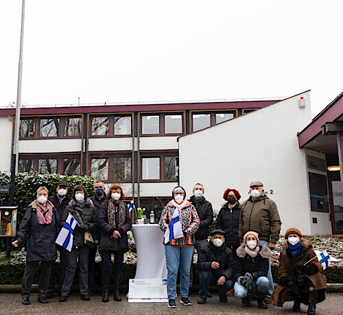 Eine Blume im Winter – Enthüllung der Partnerschaftstulpe für die Stadt Salo